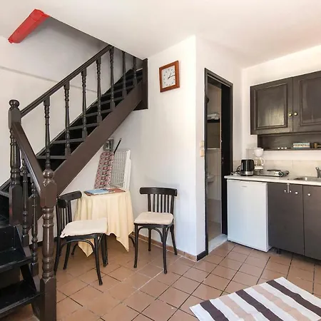 Chris αpartments Old Town Apartman