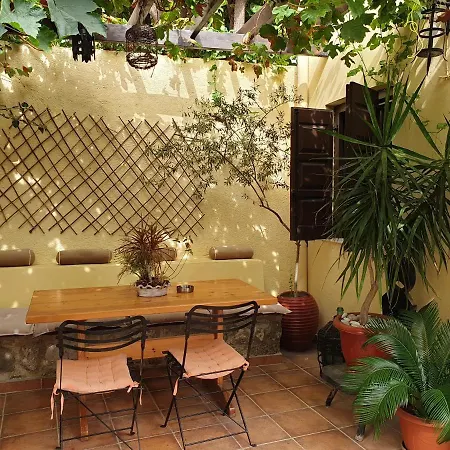 Chris αpartments Old Town Apartment *